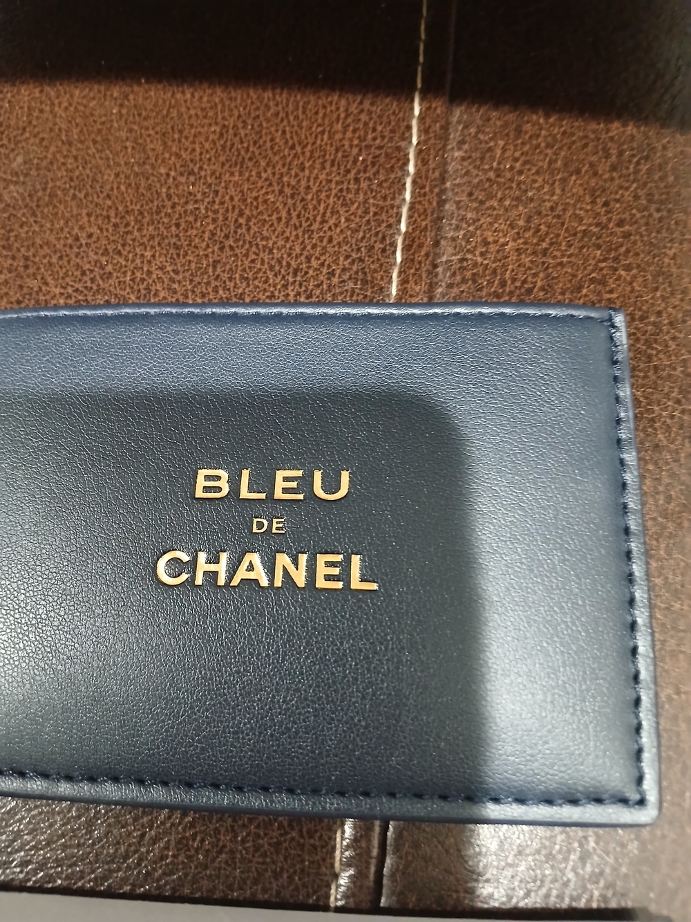 CHANEL Bleu de Chanel Navy Card & Key Holder with Gold Logo - Picture 3 of 4